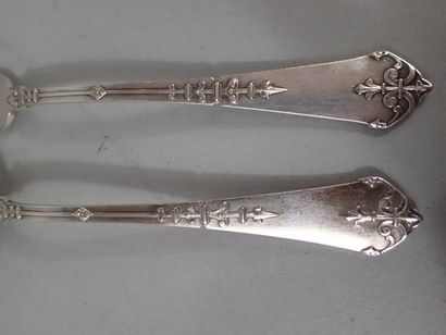 Ensemble de baptême en argent comprenant...