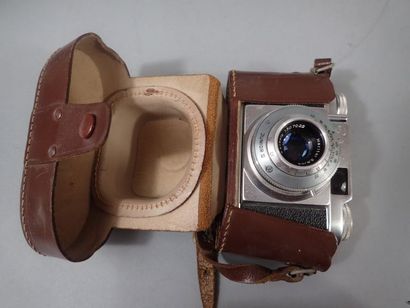 Fort lot comprenant des appareils photographiques...