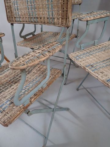 Fauteuil de jardin en rotin en partie teinté...