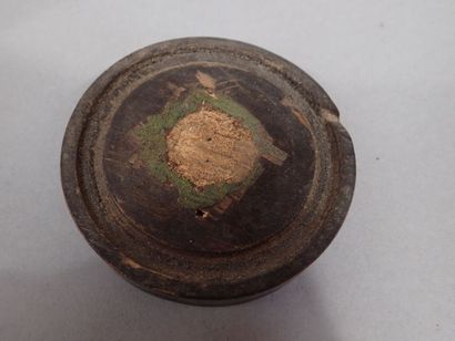 Petit globe en verre sur son socle en bois...