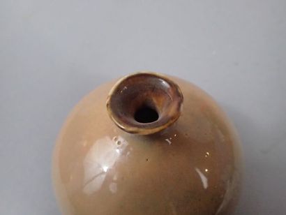 RUELLAND, dans le goût de. Petit vase en...