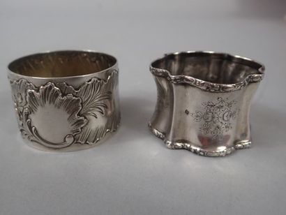 Ensemble de deux ronds de serviette en argent,...