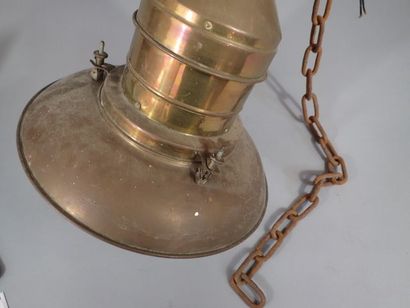 Grand Lamparo en laiton avec un verre ancien,...