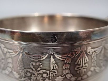 Déjeuner et sa sous-tasse en argent à décor...