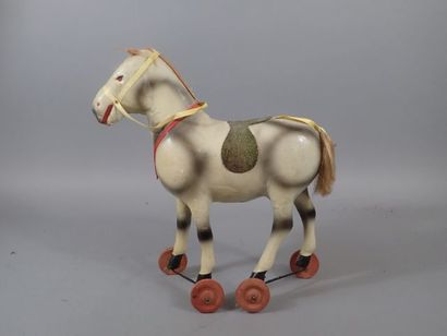 Ensemble de jouet divers dont un cheval en...