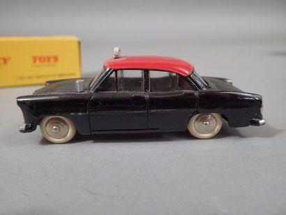 * DINKY TOYS France ref 542 24ZT. Simca Taxi...