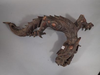 Elément de décorations en bois sculpté représentant...