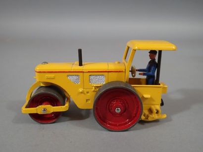 * DINKY TOYS France ref 830 90A Rouleau compresseur...