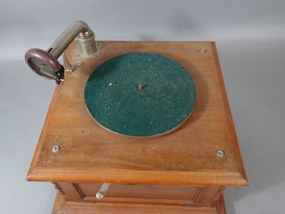 Gramophone à aiguille fabriqué par Pathé....