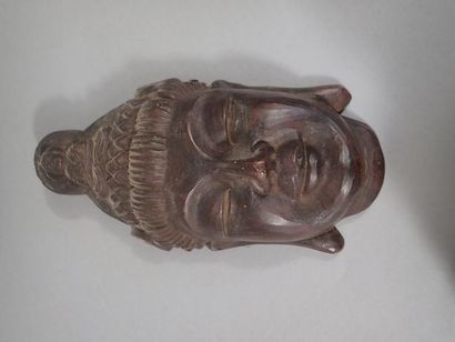 Tête de Shiva en bois sculpté, XXe siècle...