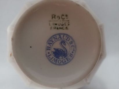 RAYNAUD à Limoges. Service à café en porcelaine...