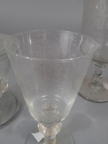 Verre sur pied en cristal. Travail du XVIIIe...