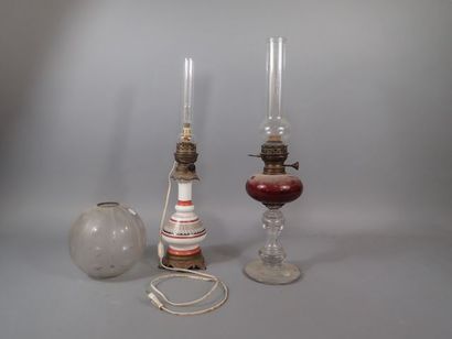 Ensemble de deux lampes à pétrole: une en...