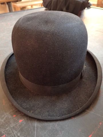 Lot de 4 chapeaux : un Chapeau claque de...