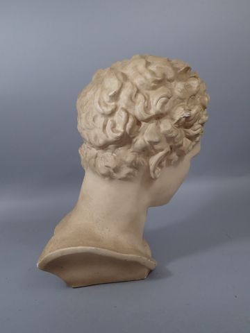 Dans le goût de l'Antique, tête d'un éphèbe...