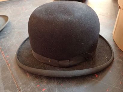 Lot de 4 chapeaux : un Chapeau claque de...