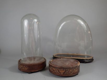 Globe en verre sur son socle en bois (H:...