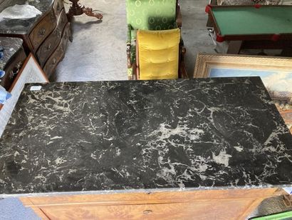 Secrétaire en placage de ronce de noyer ouvrant...