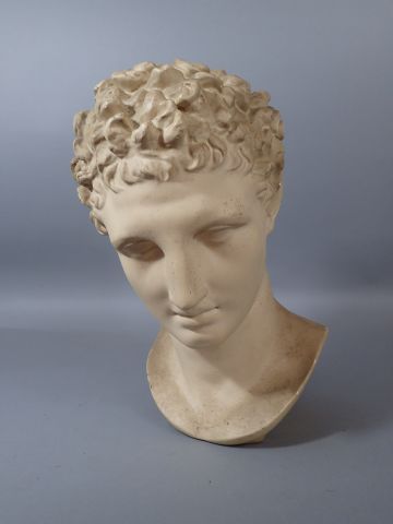 Dans le goût de l'Antique, tête d'un éphèbe...
