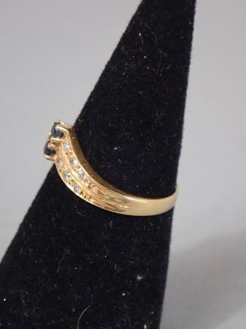 Bague en or jaune 18K sertie de pierres blanches...