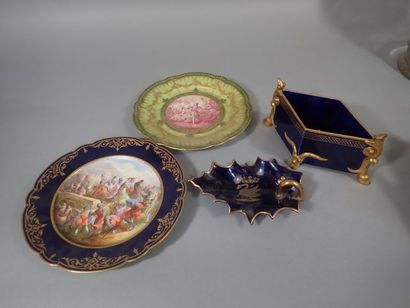 Lot de pièces en porcelaine composé d'une...