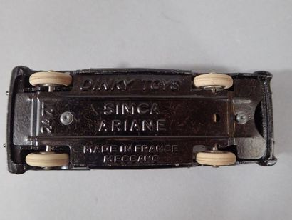 * DINKY TOYS France ref 542 24ZT. Simca Taxi...