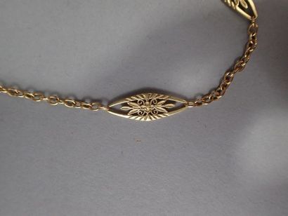 Collier en or jaune 18K à décor de mailles...