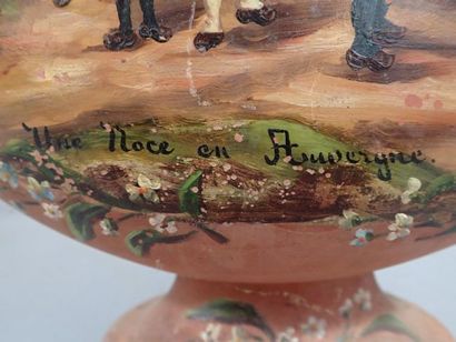 Vase en terre cuite peint à la main à décor...