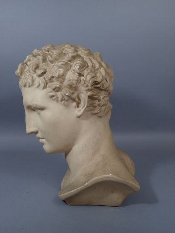 Dans le goût de l'Antique, tête d'un éphèbe...