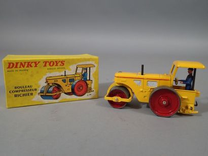 * DINKY TOYS France ref 830 90A Rouleau compresseur...