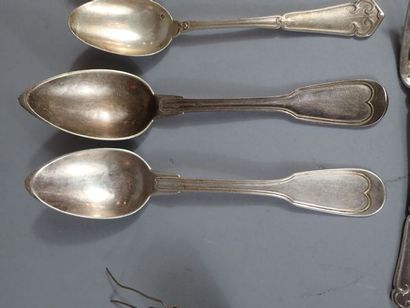 Ensemble de couverts en argent dépareillé...