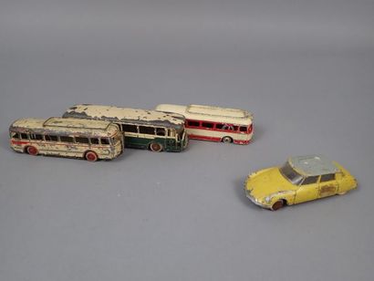 Ensemble de 4 petites voitures des marques...
