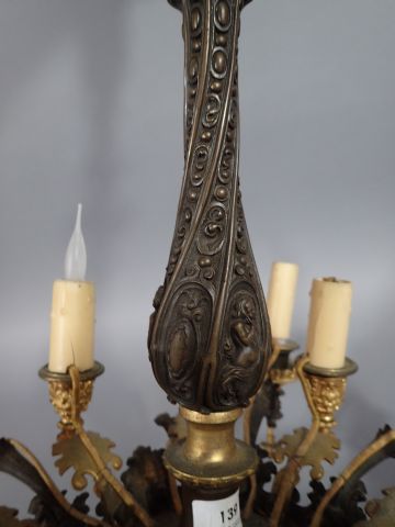 important lustre à 12 lumières en bronze...