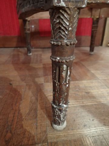 Carcasse de bergère à oreil en bois sculpté...