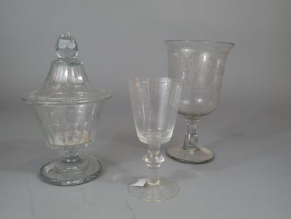 Verre sur pied en cristal. Travail du XVIIIe...