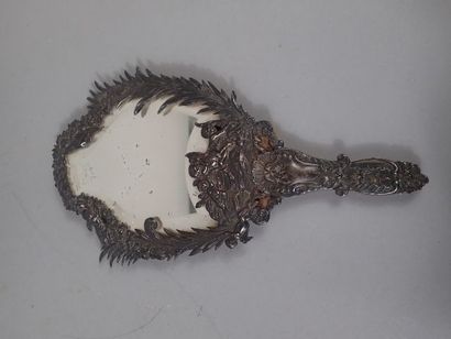 Face à main en argent à décor de Putti et...