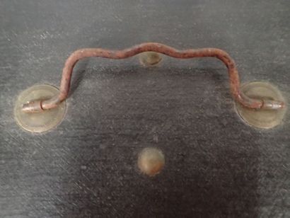 Paire de Burettes et leur plateau en métal...