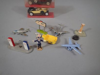 *DINKY TOYS et fabricants divers. 10 véhicules...