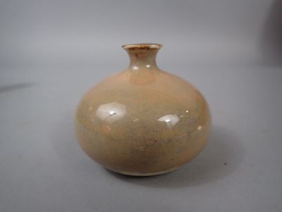 RUELLAND, dans le goût de. Petit vase en...