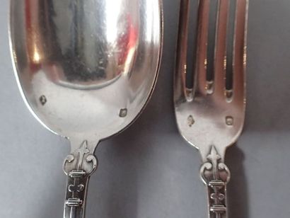 Ensemble de baptême en argent comprenant...