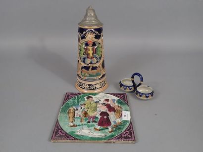 Ensemble de trois pièces en céramiques comprenant...