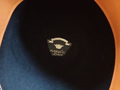 Lot de 4 chapeaux : un Chapeau claque de...