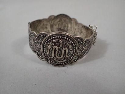 * Bracelet manchette en métal. Travail d'Afrique...