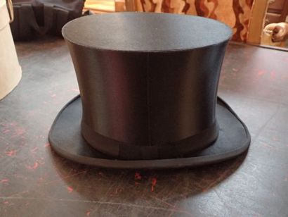 Lot de 4 chapeaux : un Chapeau claque de...