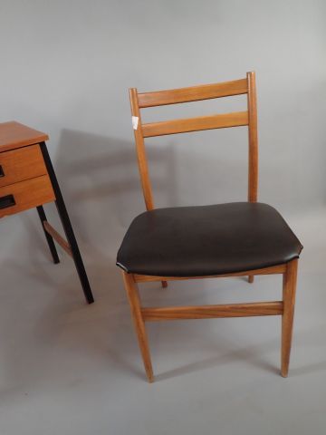 Bureau en bois naturel à caisson droit ouvrant...