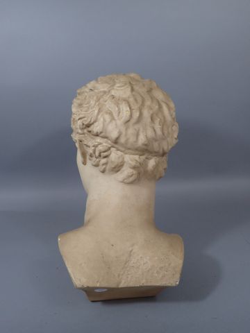 Dans le goût de l'Antique, tête d'un éphèbe...
