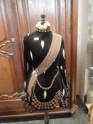 Costume de théâtre: corsage de dame de style...