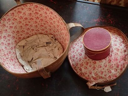 Lot de 4 chapeaux : un Chapeau claque de...
