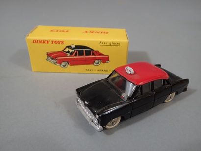 * DINKY TOYS France ref 542 24ZT. Simca Taxi...