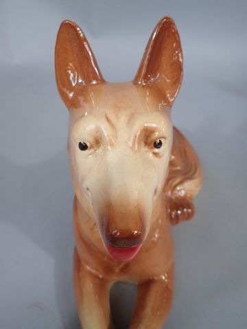 SAINT CLEMENT. Chien berger Allemand en faïence...